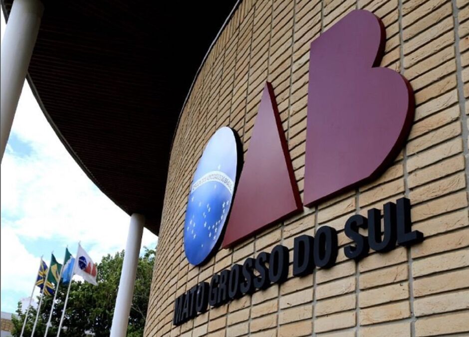 Ação a favor de inadimplentes gera suspeitas de advogado 