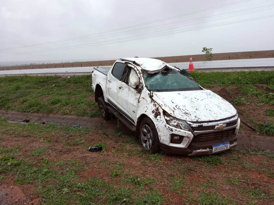 Caminhonete em que o casal estava ficou destruída