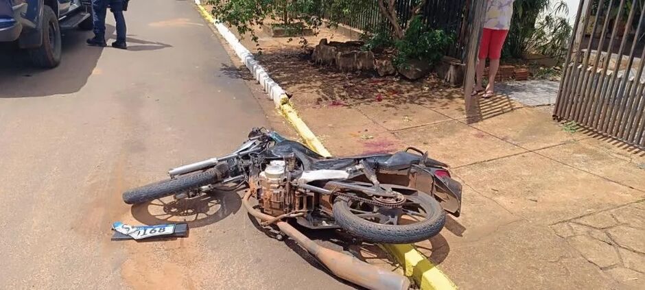 A vítima foi socorrida por uma ambulância até o Hospital Municipal 