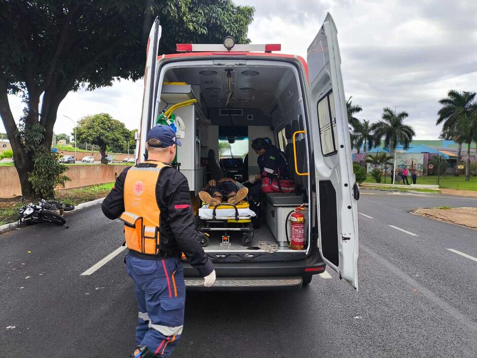 O motorista do carro permaneceu no local e acionou o Samu