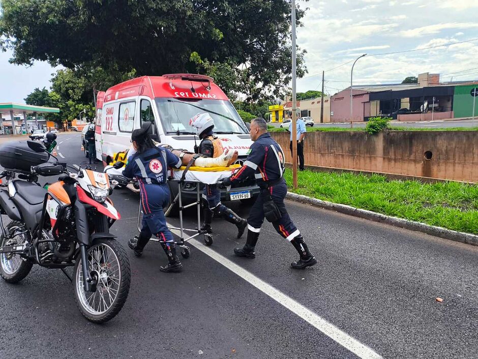 O motorista do carro permaneceu no local e acionou o Samu