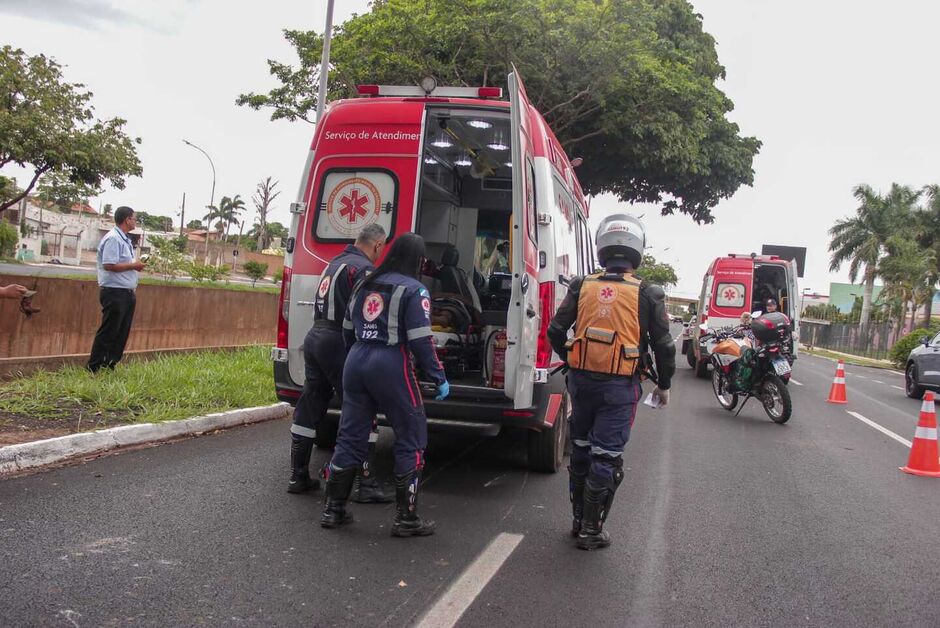 O motorista do carro permaneceu no local e acionou o Samu