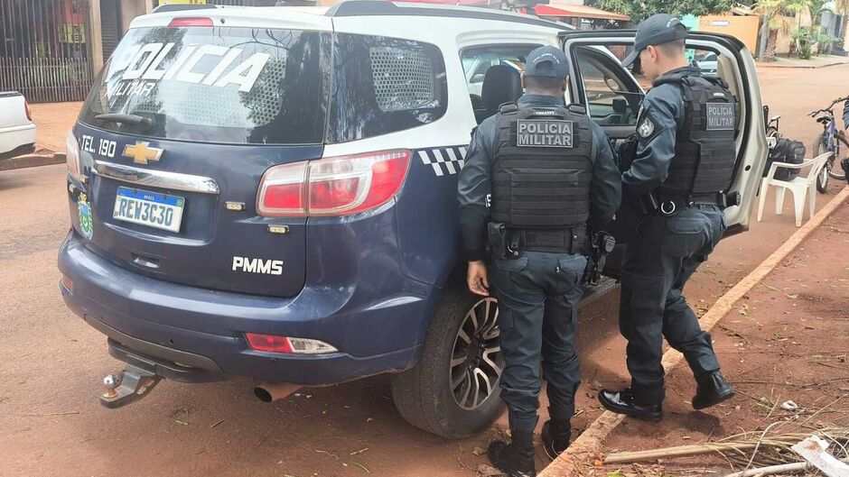 A marreta e a maquita usadas no crime foram apreendidas