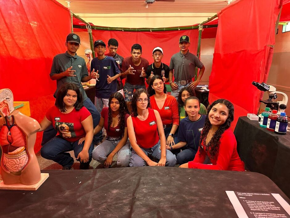 Evento de biologia e química em escola de Camapuã aborda temas sobre a vida e a realidade humano 