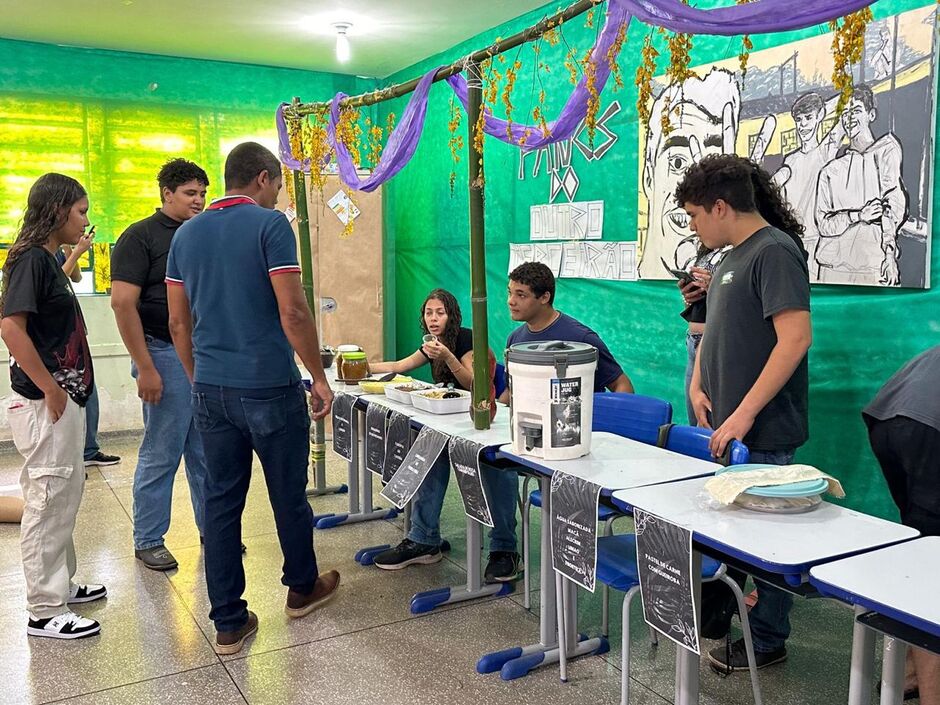 Evento de biologia e química em escola de Camapuã aborda temas sobre a vida e a realidade humano 