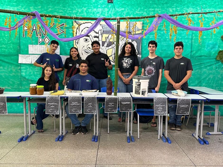 Evento de biologia e química em escola de Camapuã aborda temas sobre a vida e a realidade humano 