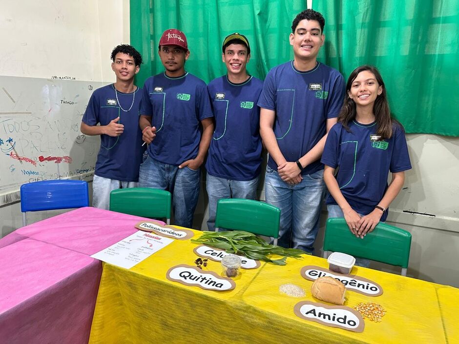 Evento de biologia e química em escola de Camapuã aborda temas sobre a vida e a realidade humano 