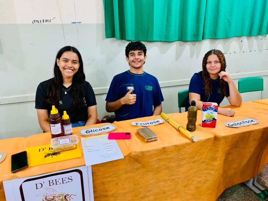 Evento de biologia e química em escola de Camapuã aborda temas sobre a vida e a realidade humano 