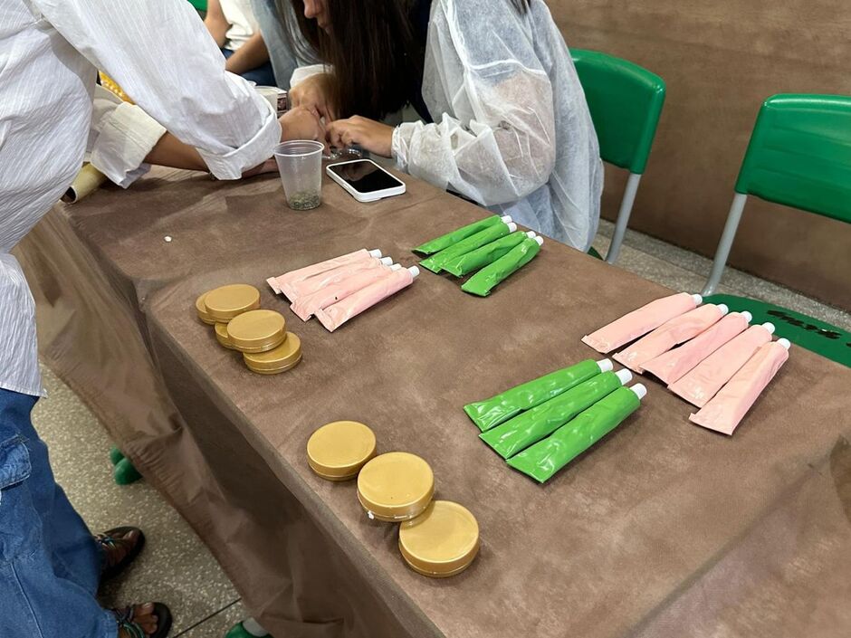 Evento de biologia e química em escola de Camapuã aborda temas sobre a vida e a realidade humano 