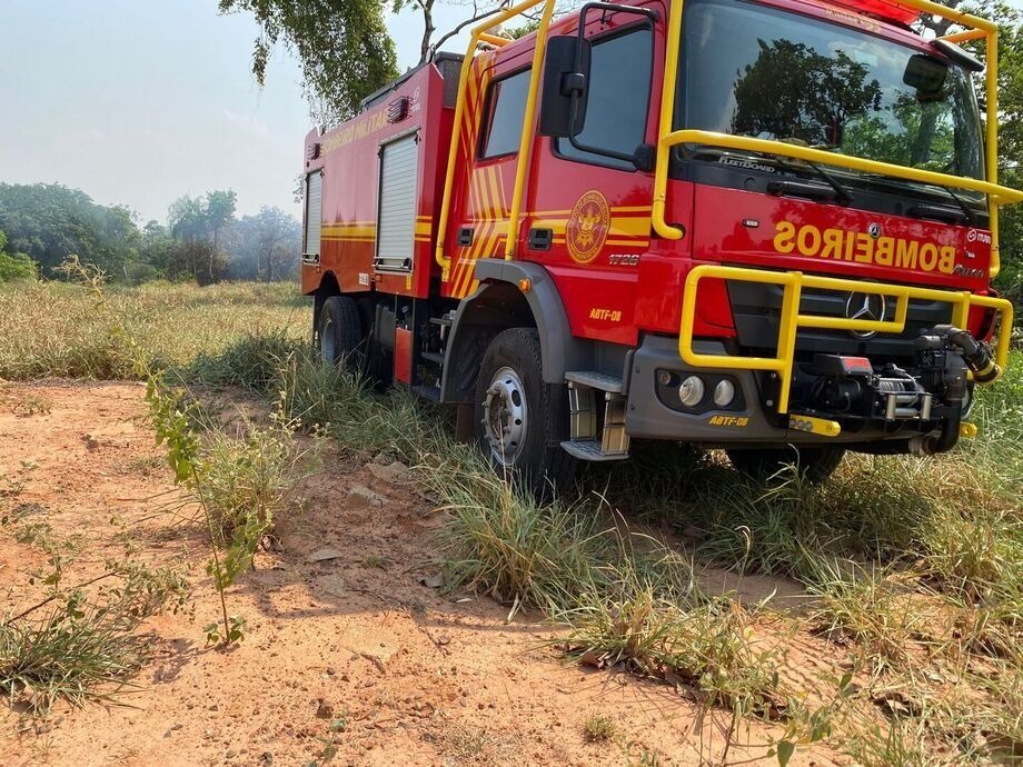 Casa é destruída por incêndio criminoso em Aquidauana