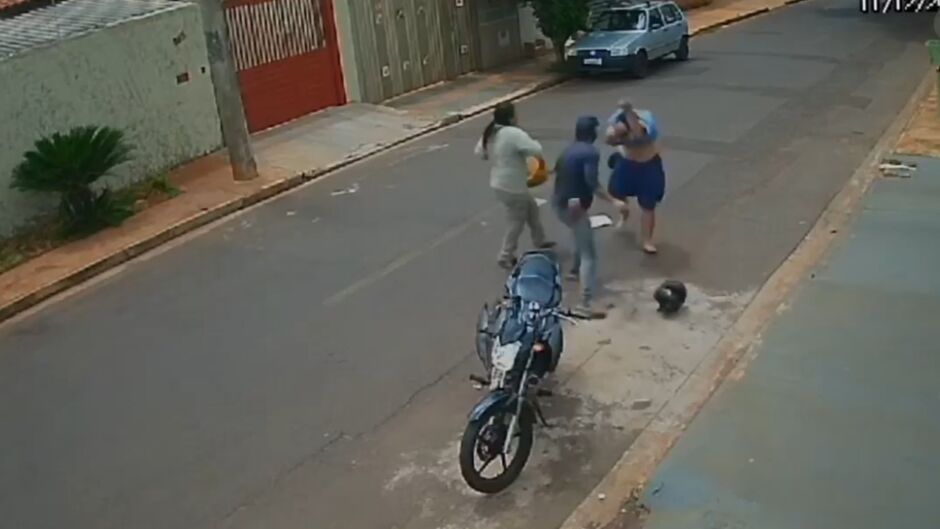 A motocicleta abandonada foi encaminhada para a delegacia