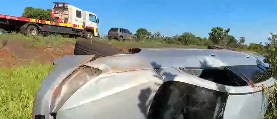 Carro tem placas de Campo Grande 