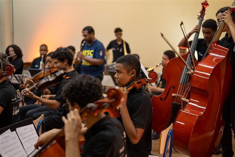 Alunos da Orquestra do Sesc Lageado 