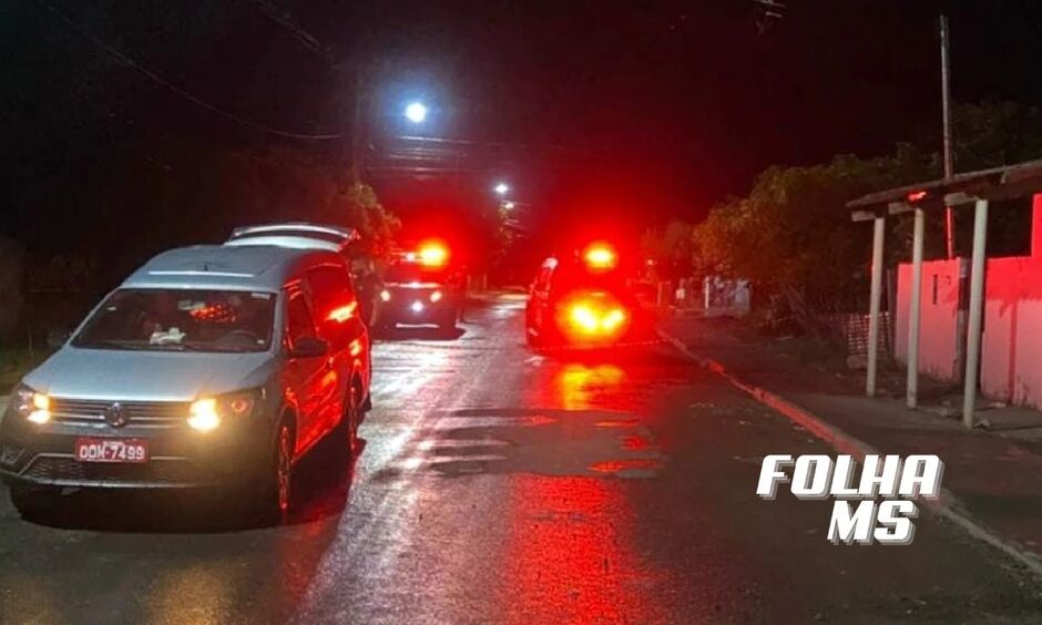 Polícia e perícia estiveram no local do crime