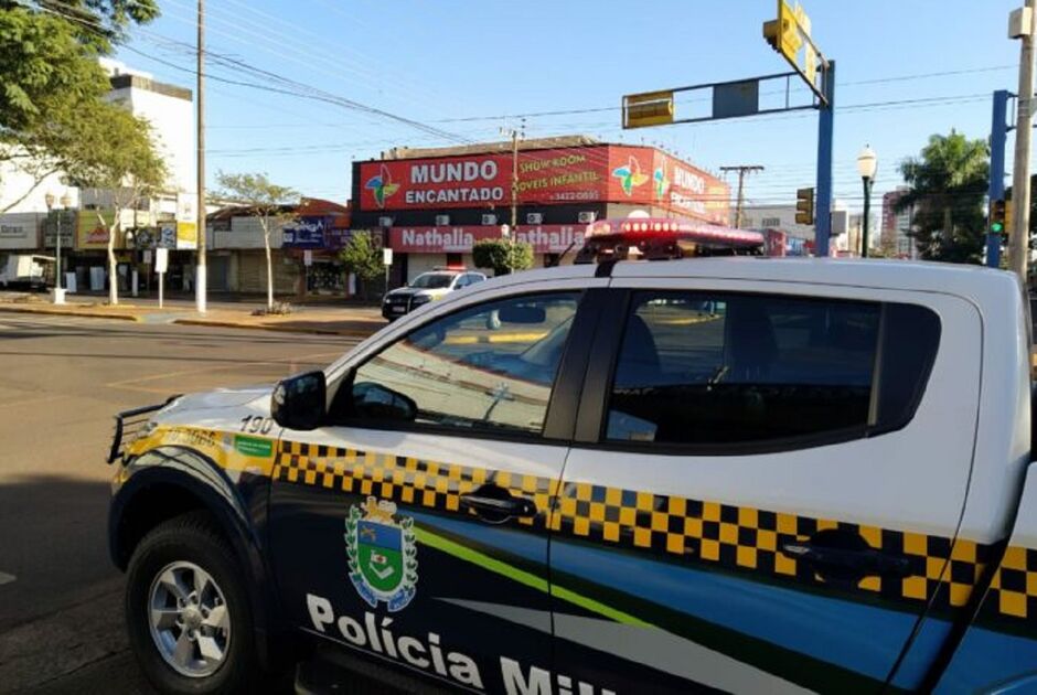 Mulher ainda bateu na mãe do adolescente 