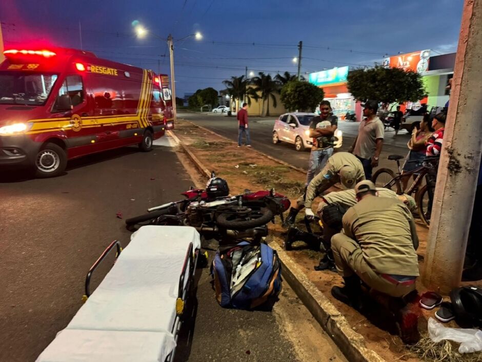 Vítima foi socorrida por bombeiros 