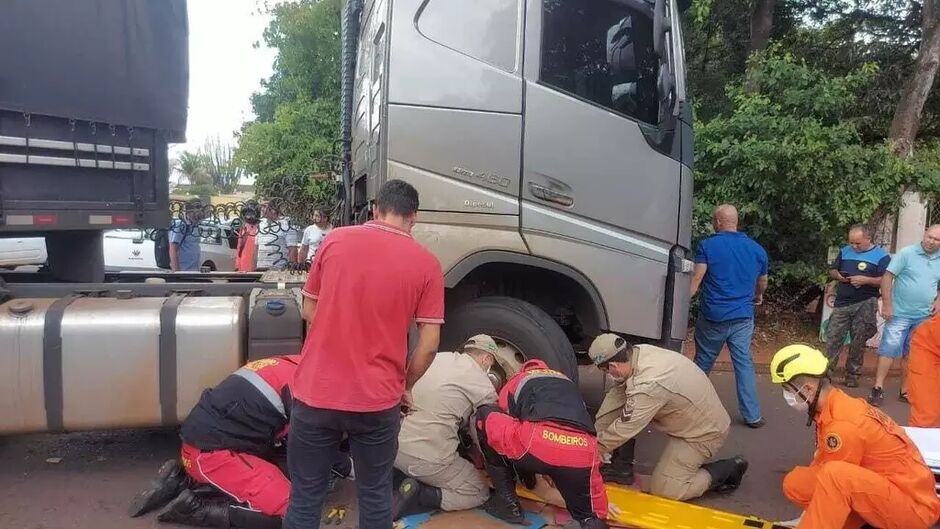 Momento em que a mulher é socorrida