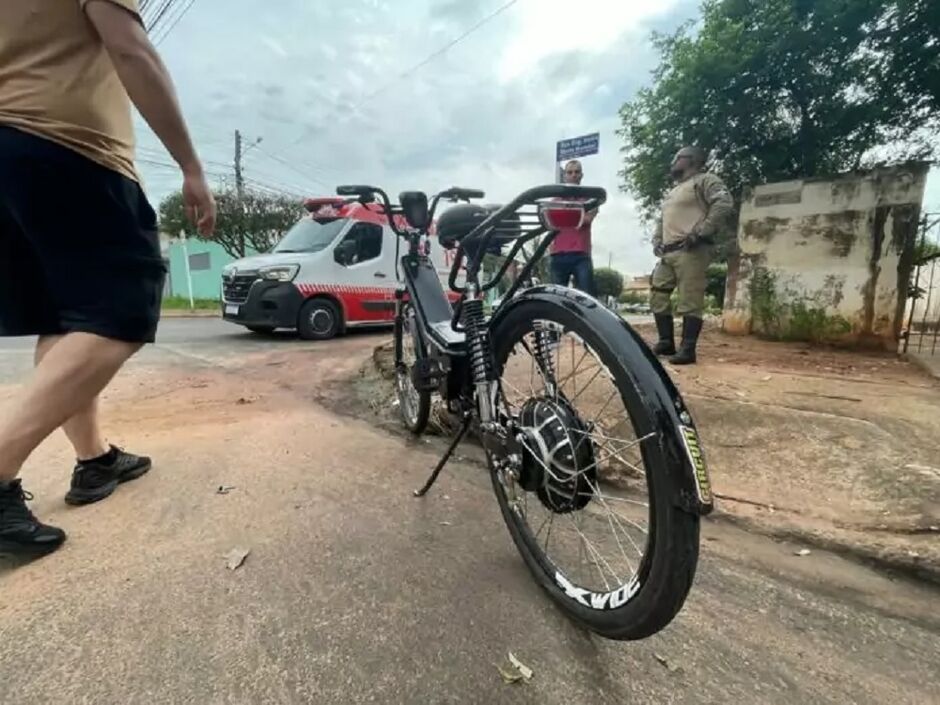 Bicicleta elétrica envolvida em acidente durante a manhã desta sexta-feira