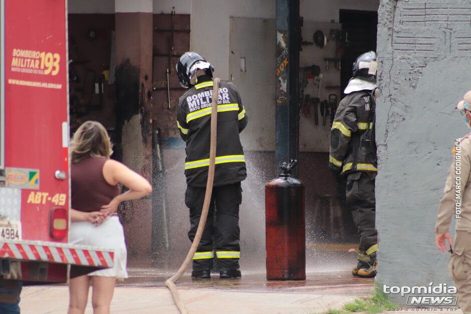 Vazamento de gás causa incêndio em oficina mecânica no Bairro Universitário