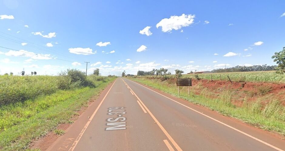 Mulher morre e dois ficam feridos em capotamento de carro em na MS-379, em Laguna Carapã