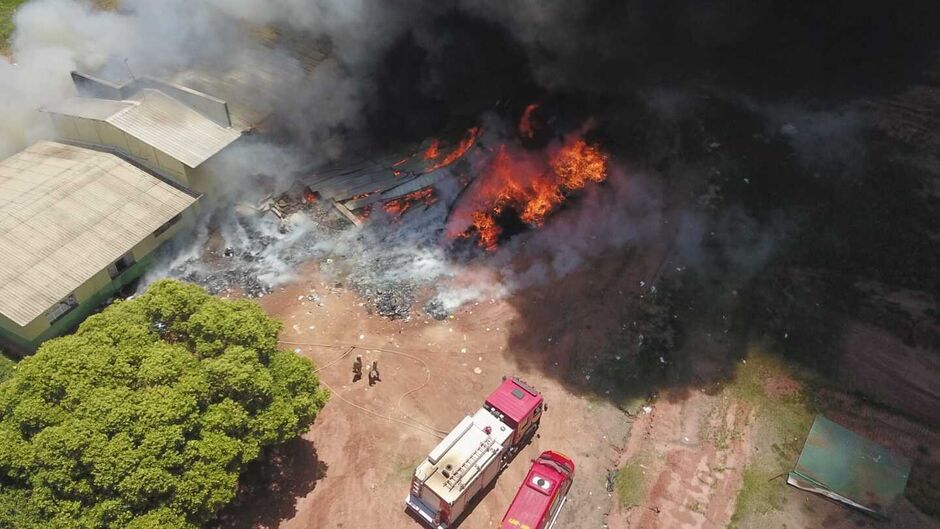 Usina de materiais recicláveis é destruído por incêndio em Bataguassu