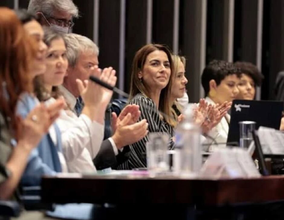 Senadora diz lutar por mais proteção à mulher  