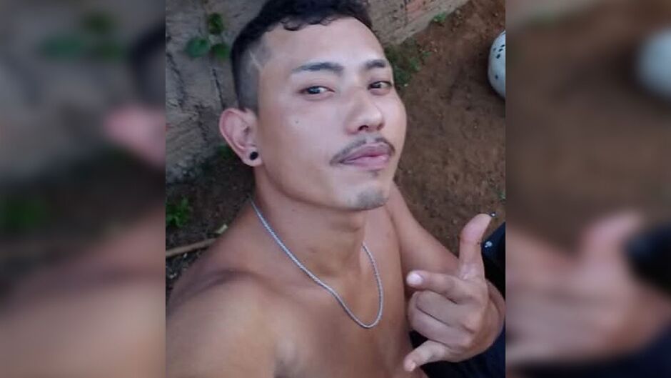 "Mataram meu filho" Mãe lamenta morte do filho esfaqueado por colegas em bar na Avenida dos Cafezais