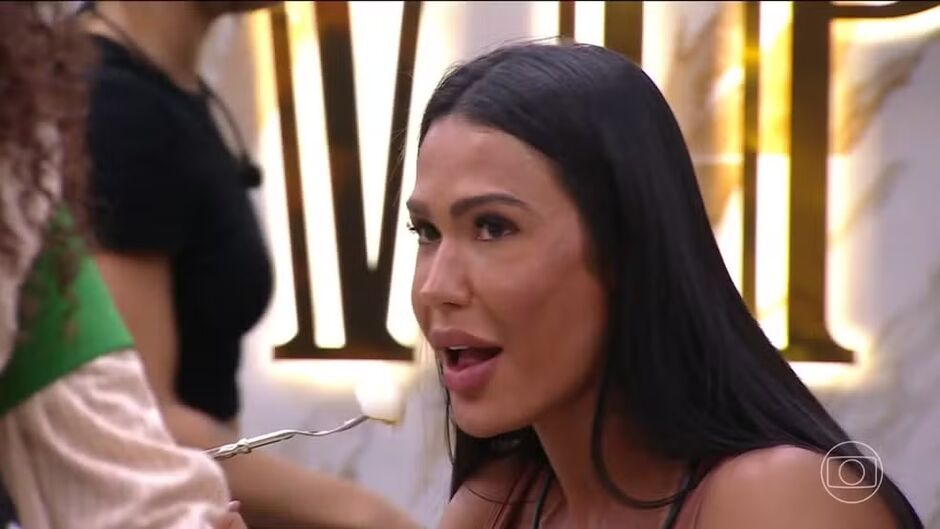 Seguindo a dieta, Gracyanne estreia em BBB 25 já com 9 ovos para conta