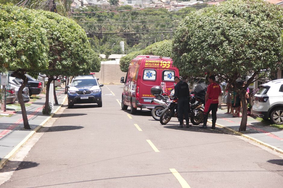 A criança foi socorrida inicialmente pelos motossocorristas do Corpo de Bombeiros