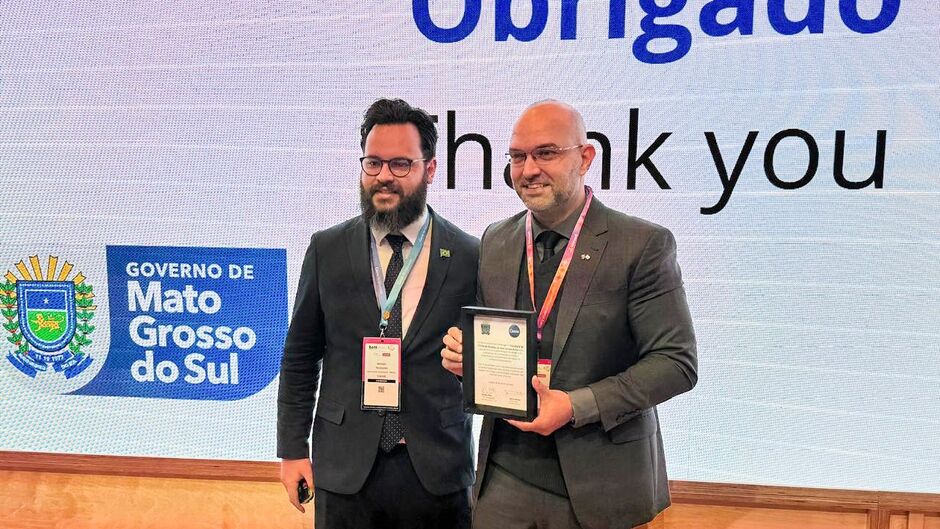 Secretário da SED recebe homenagem em evento mundial de educação em Londres 