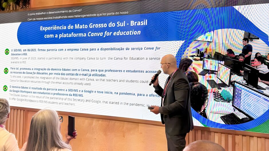 Secretário da SED recebe homenagem em evento mundial de educação em Londres 