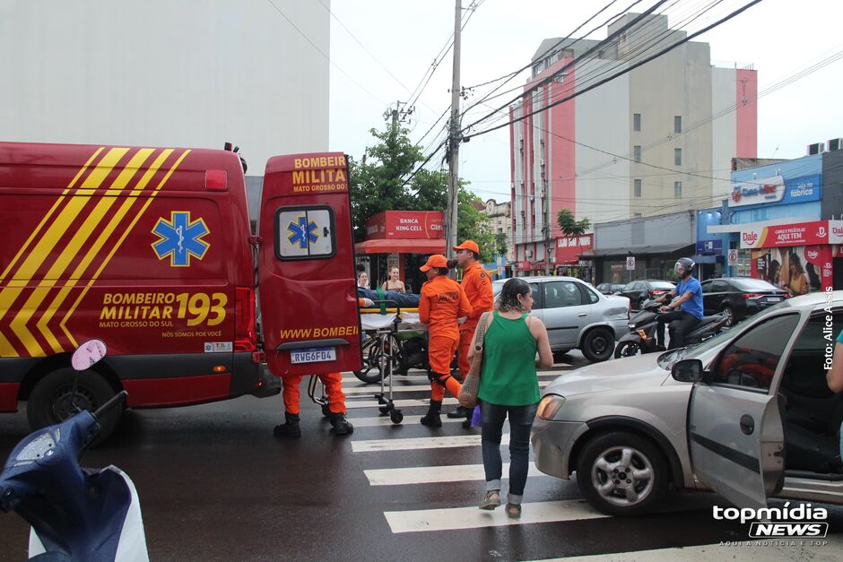 Pedestre foi socorrida pelo Corpo de Bombeiros