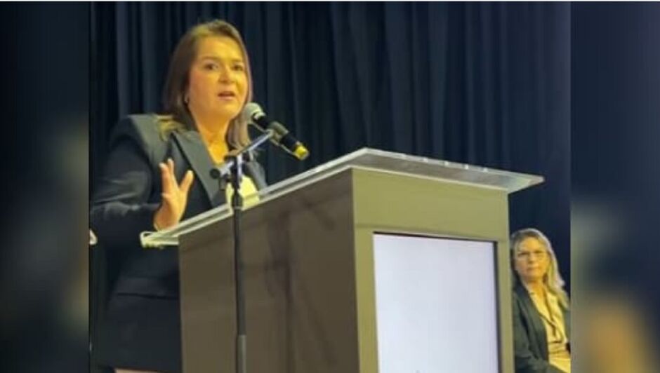 Adriane elogia Riedel em evento de Saúde 