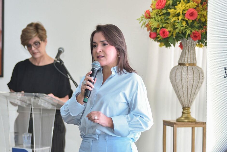 Adriane recusa aumento de quase 100%
