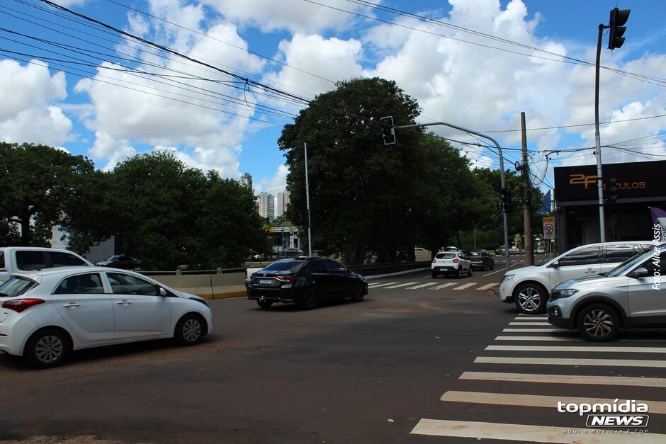 Cruzamento tem 'vai não vai' na região central 