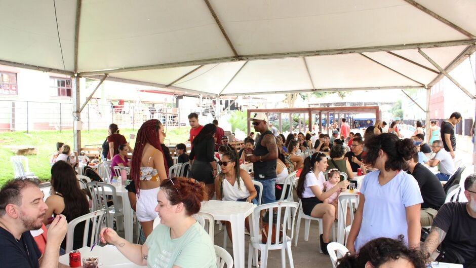 Evento reuniu milhares de pessoas na Vila Morena