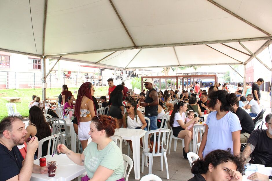 Evento reuniu milhares de pessoas na Vila Morena