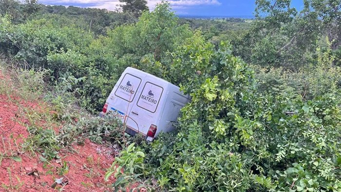 O caminhão envolvido no acidente fugiu do local sem prestar socorro