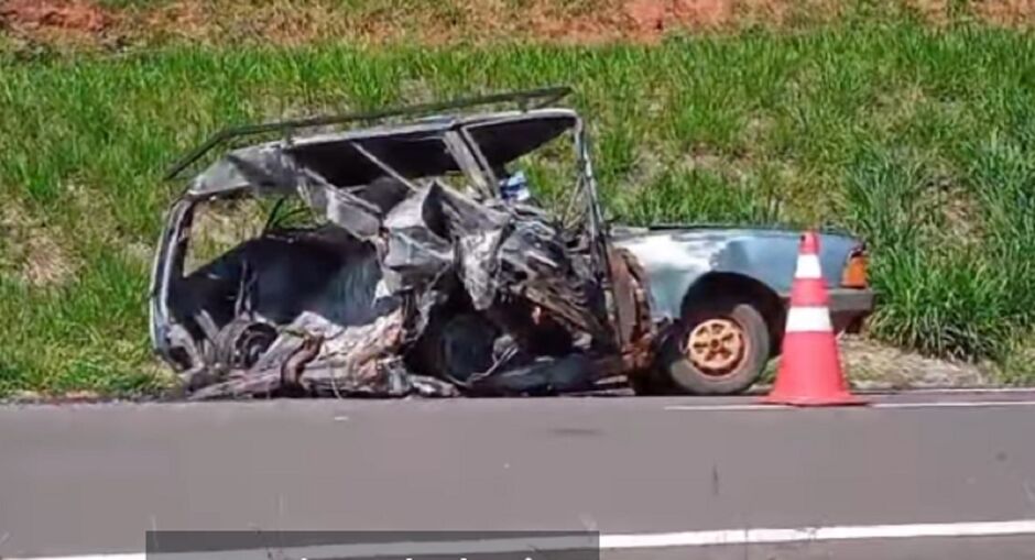 Carro do casal ficou completamente destruído