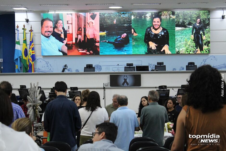 Velório teve emoção, dor e revolta 