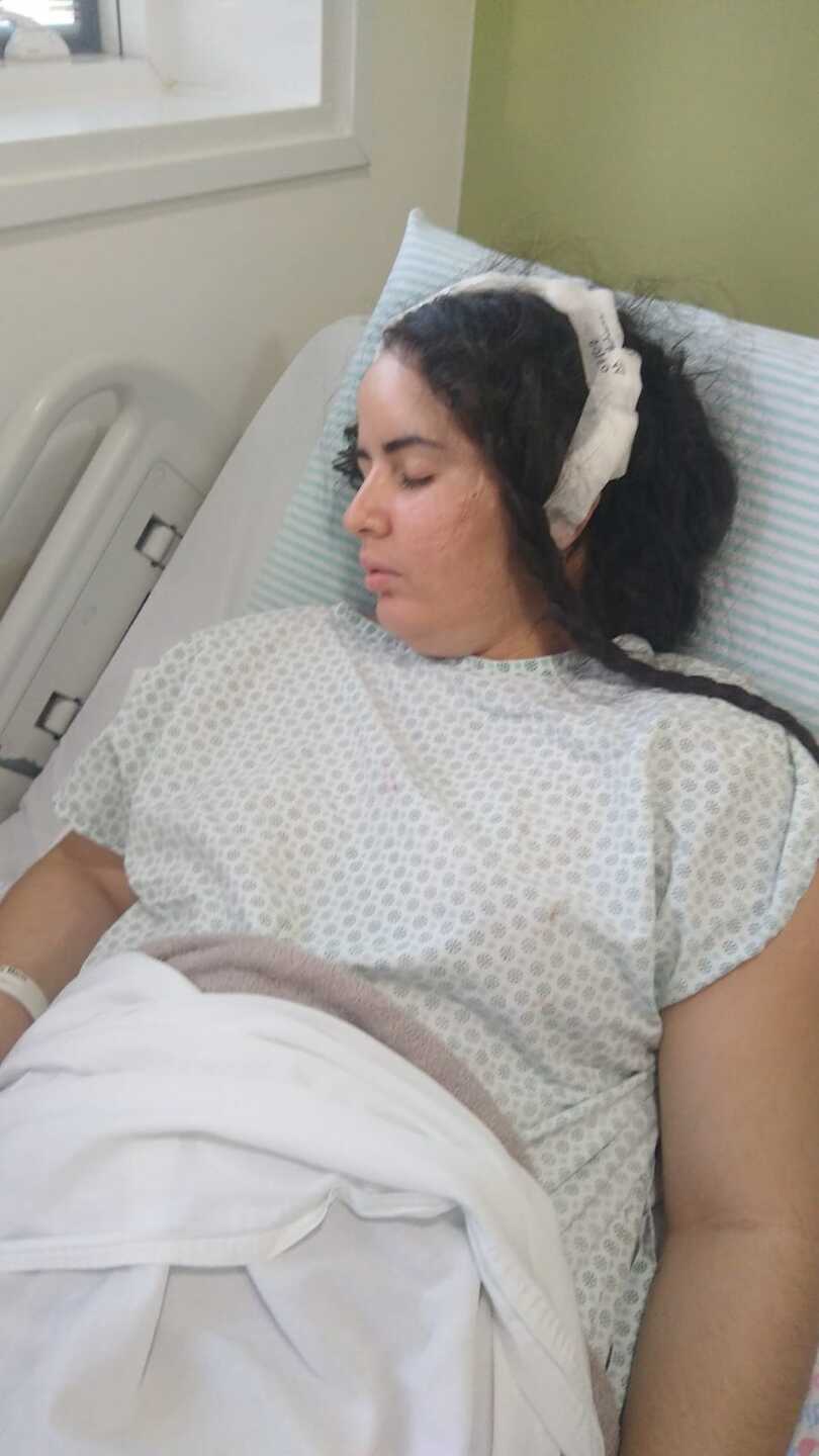 Desde o diagnóstico, Bárbara tem passado por uma rotina de tratamento difícil, mas sempre ao lado da mãe