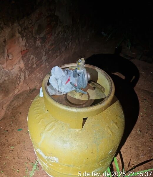Antes de fugir, criminoso tentou atear fogo no imóvel