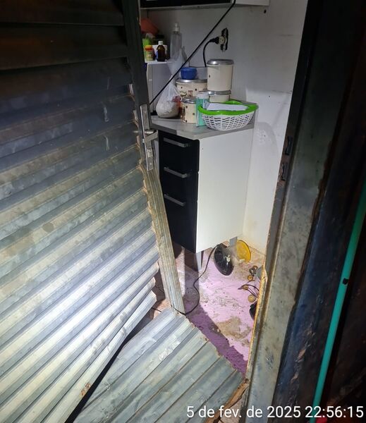 Antes de fugir, criminoso tentou atear fogo no imóvel