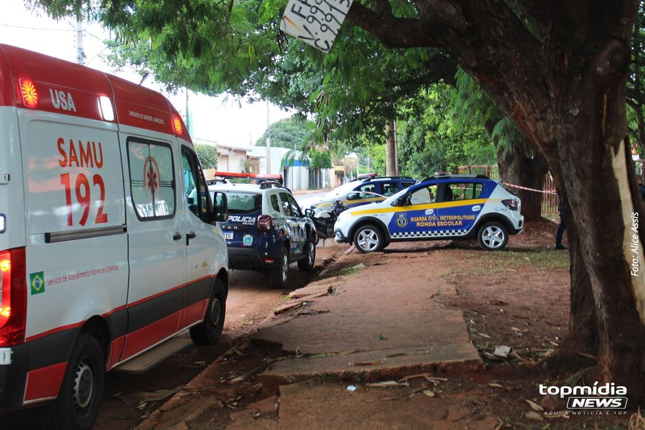 O irmão da vítima compareceu ao local e fez o reconhecimento do corpo