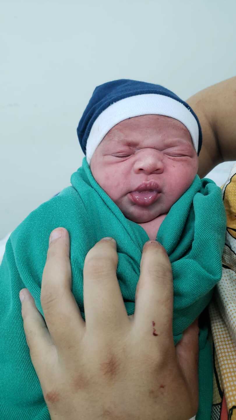 Ravi veio ao mundo pelas mãos do pai Tayan Mattos