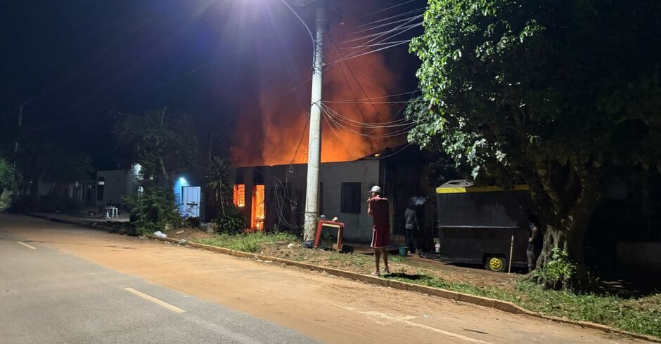 A causa do incêndio deverá ser investigada