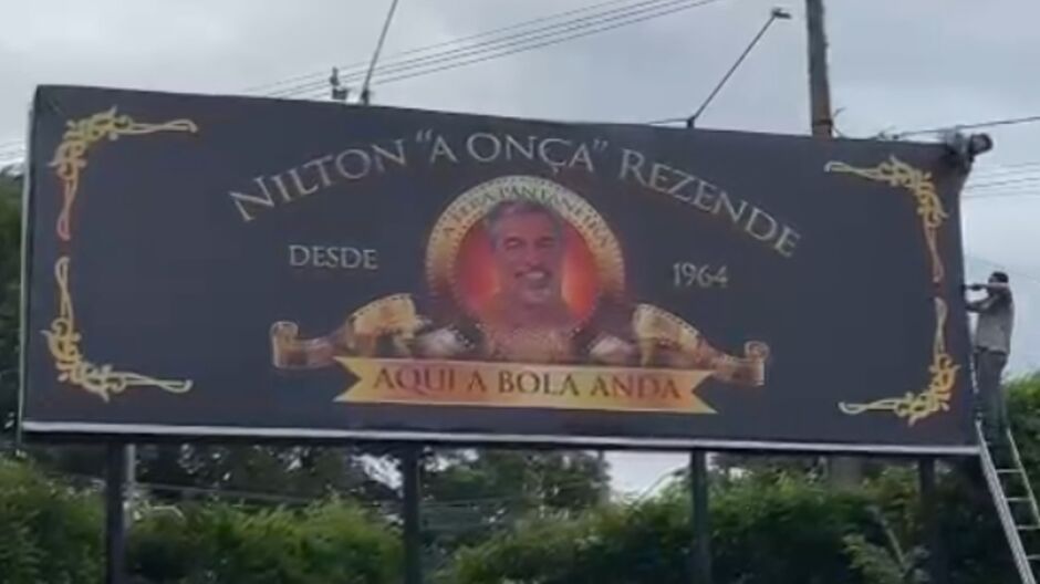 Homenagem dos amigos eternizada nas quadras do Rádio