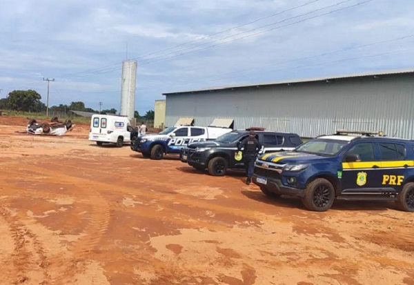 Veículo capotou várias vezes e vítima morreu no local 