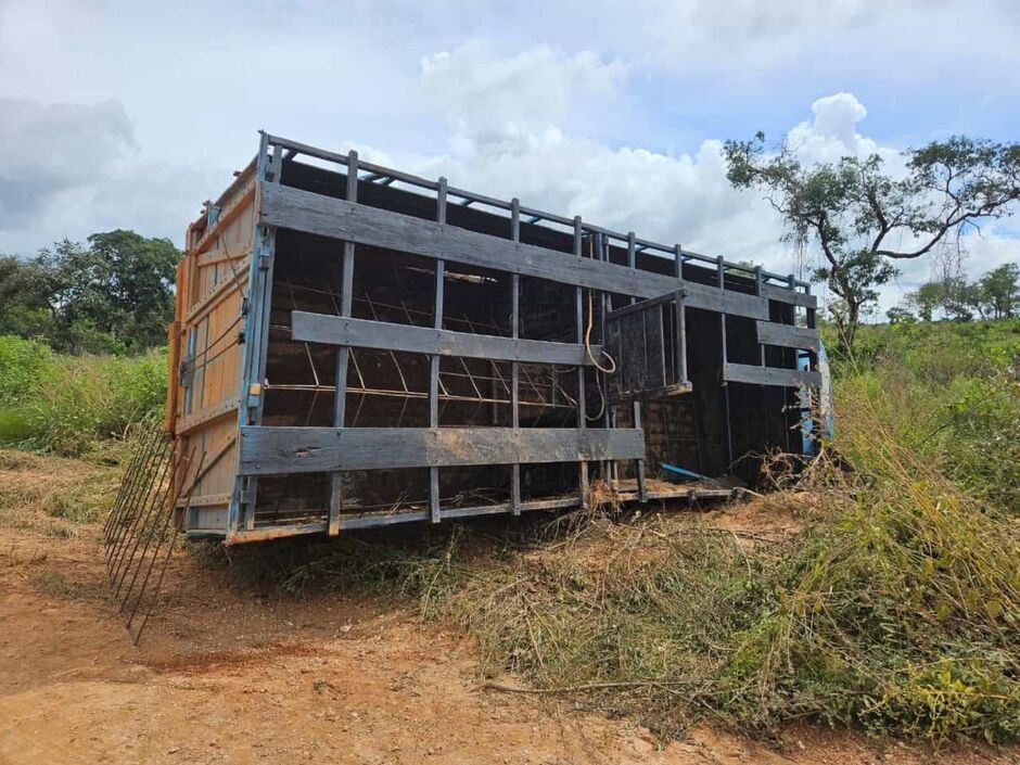 Caminhão esmagou passageiro na carroceria 