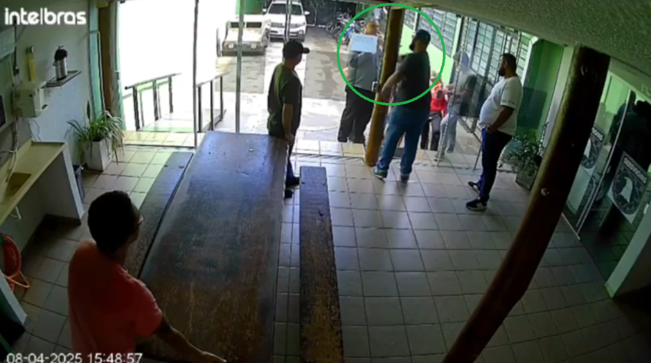 Tapa desferido atingiu o celular do vigilante